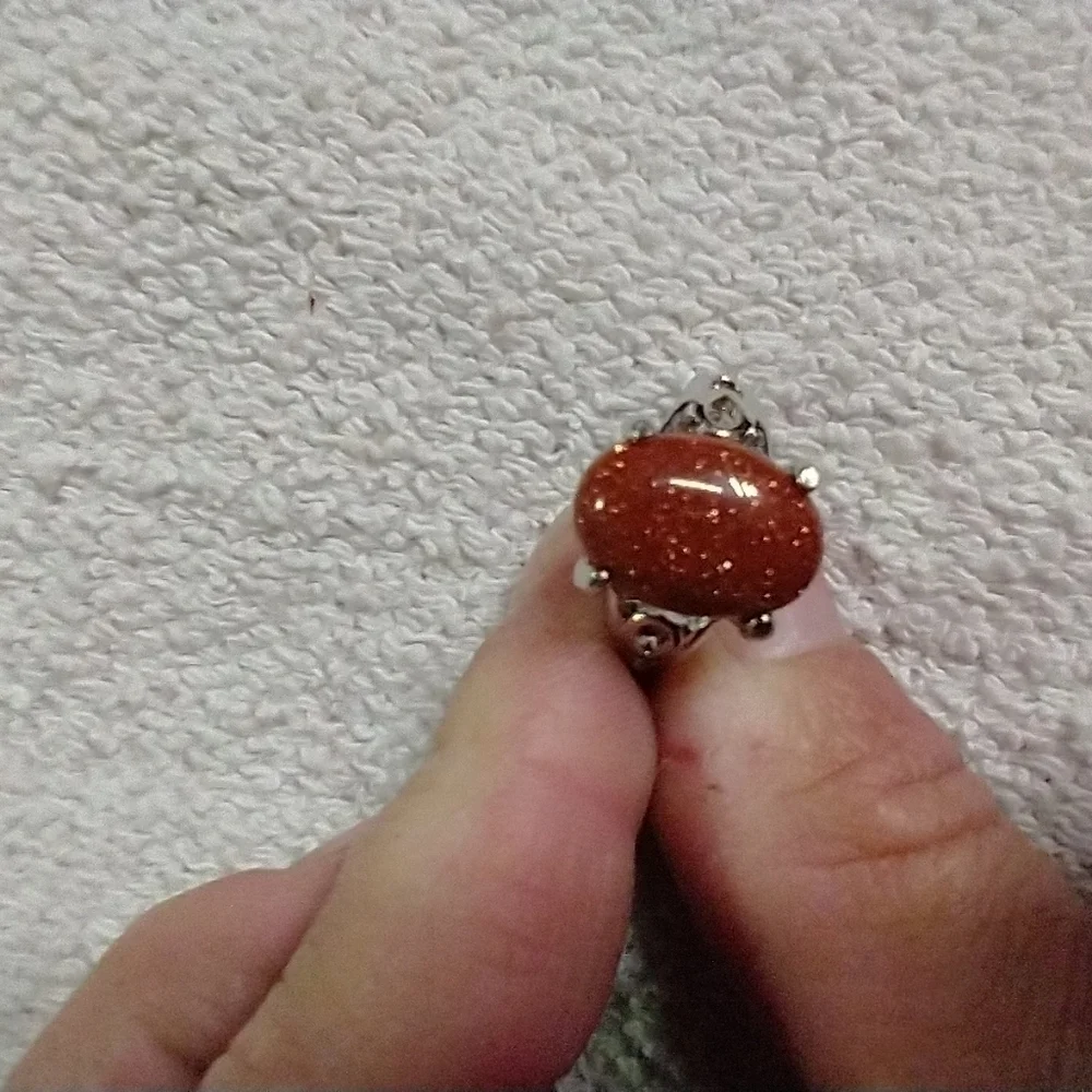 Silvertone gold 🥇 🪙 stone 🪨 ring 💍8